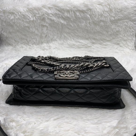 ❌SOLD❌ Chanel New Medium Enchained Black Boy Bag - Picture 5 of 8